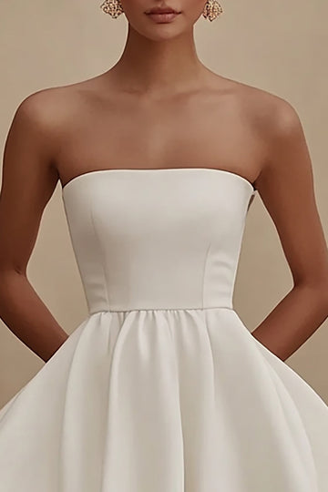 Robe blanche courte sans bretelles coupe A